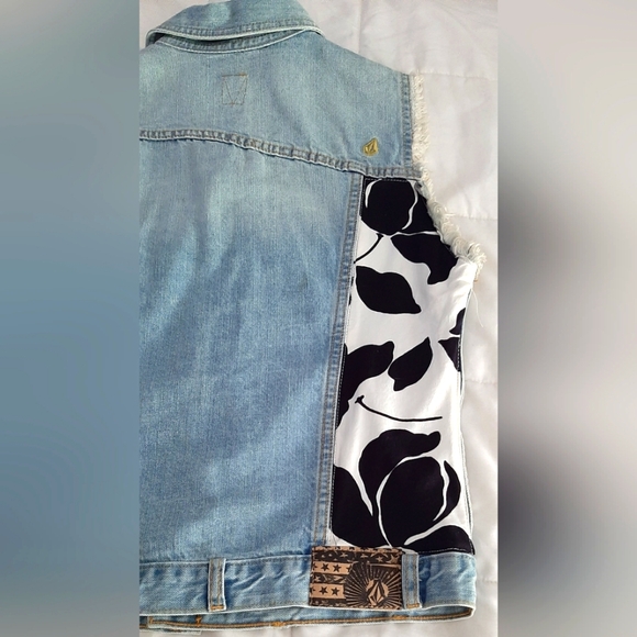 Volcom High Strung Vest - Picture 6 of 11